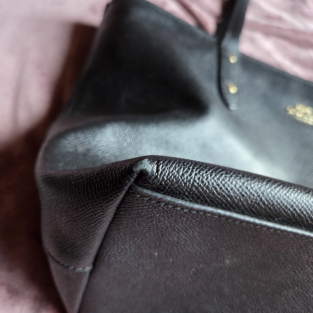 Authentic Coach Black Leather Tote Bag - 2022 - Picture 4 of 16